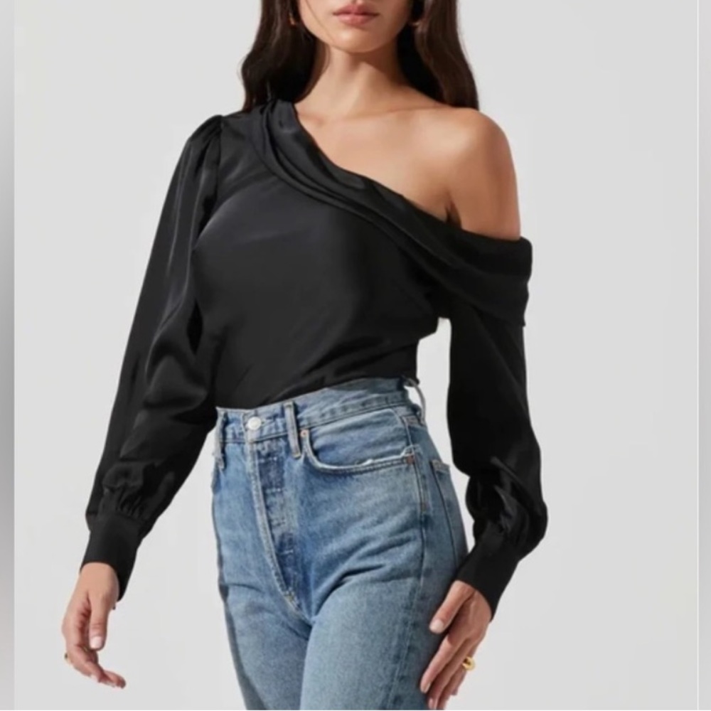 Assymetrical cinched waist long sleeve top